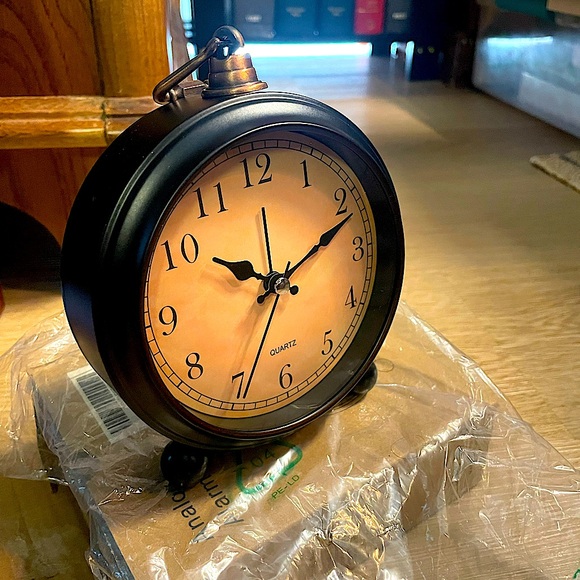 Vintage decorative analog clock with alarm - Picture 3 of 5